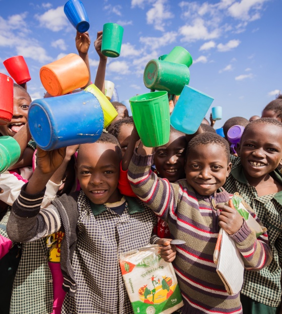 Children eating Mary's Meals
