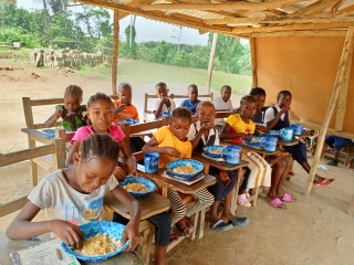 Children eating Mary's Meals in Liberia